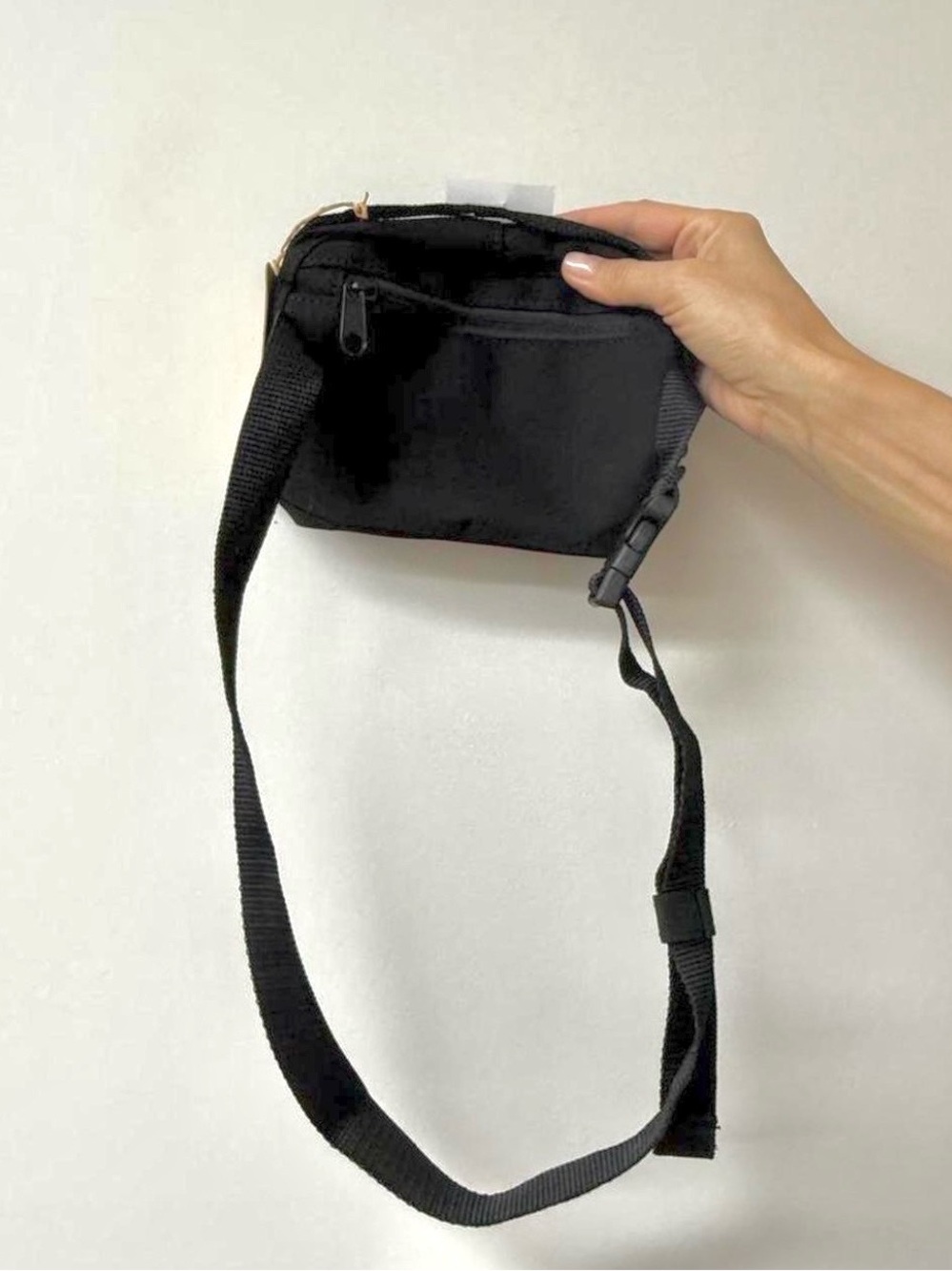 Fjallraven Kånken Hip Pack — Black with Red Logo - Picture 3 of 4